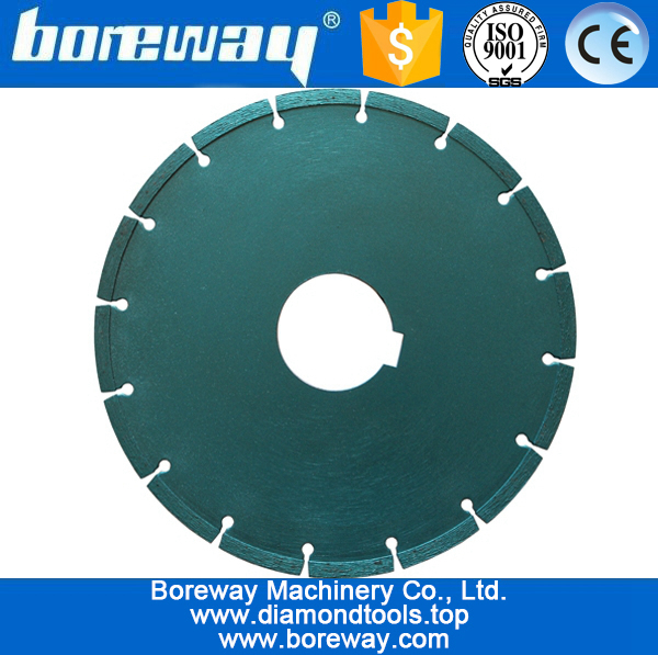 Diamond saw blade for cutting concrete roads